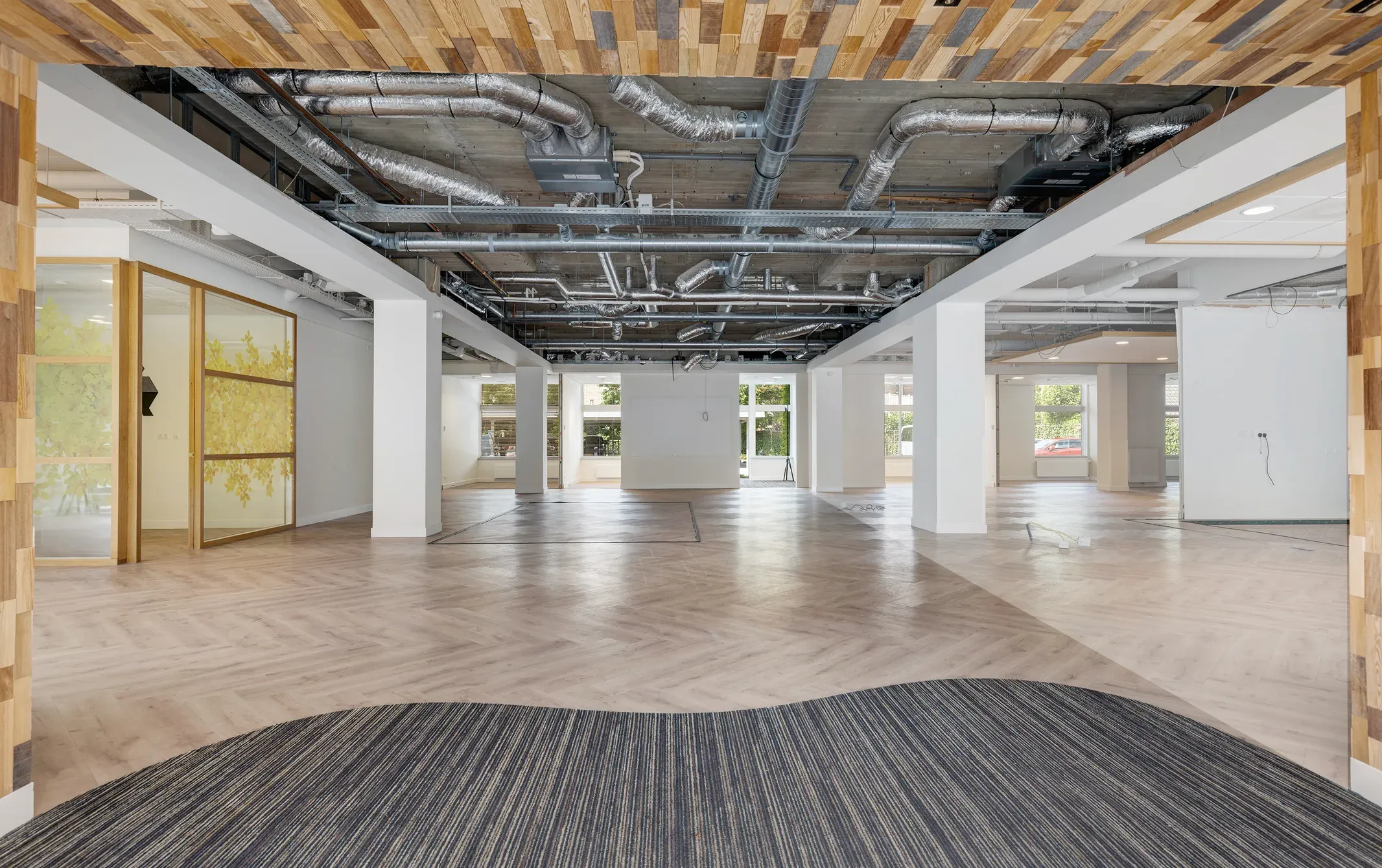 Interieur van het pand aan de 2e Hogeweg, klaar voor de verbouwing